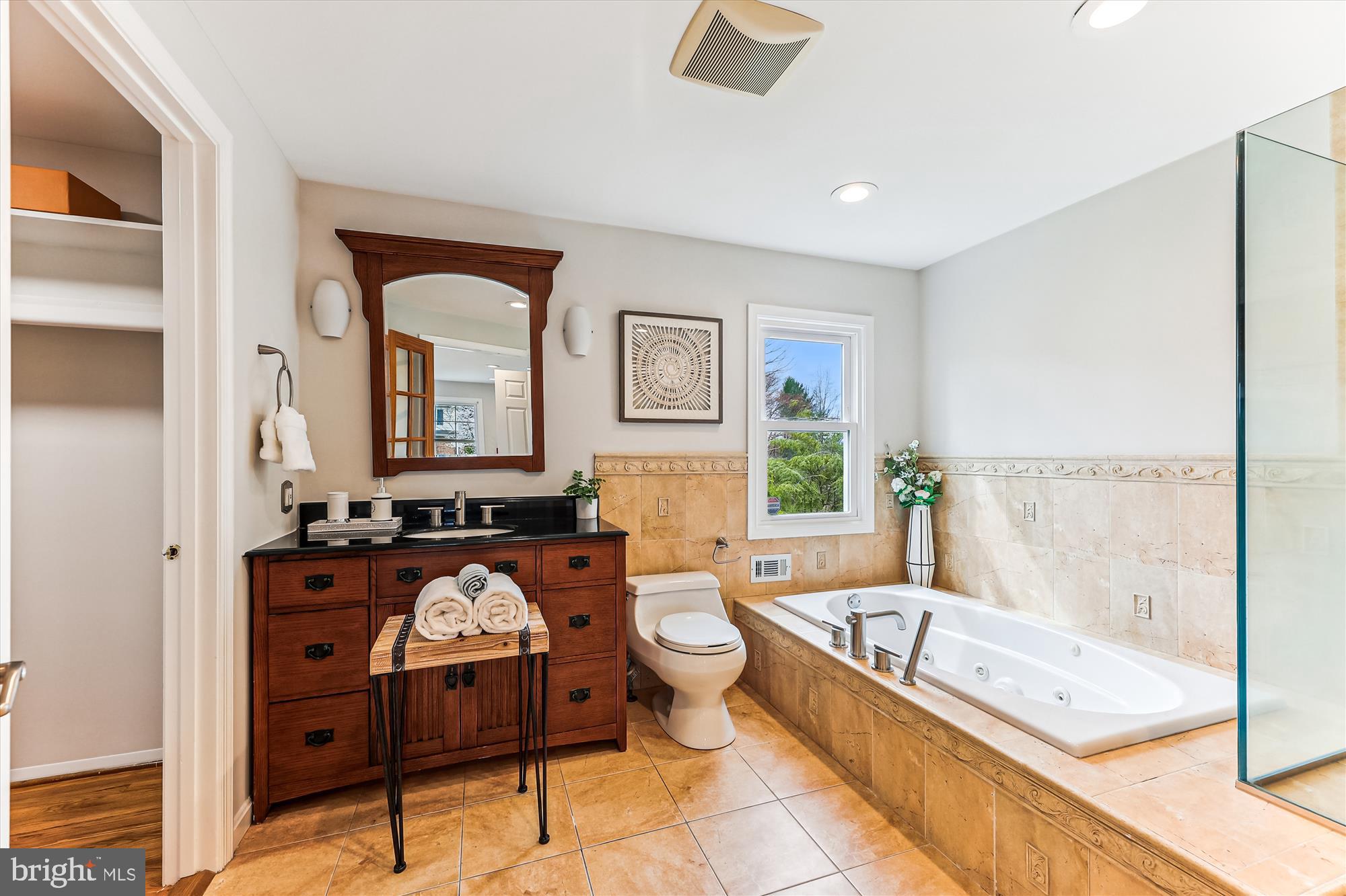 8500 Fox Run Potomac, MD 20854 - Photo 34 of 61 Primary Bathroom