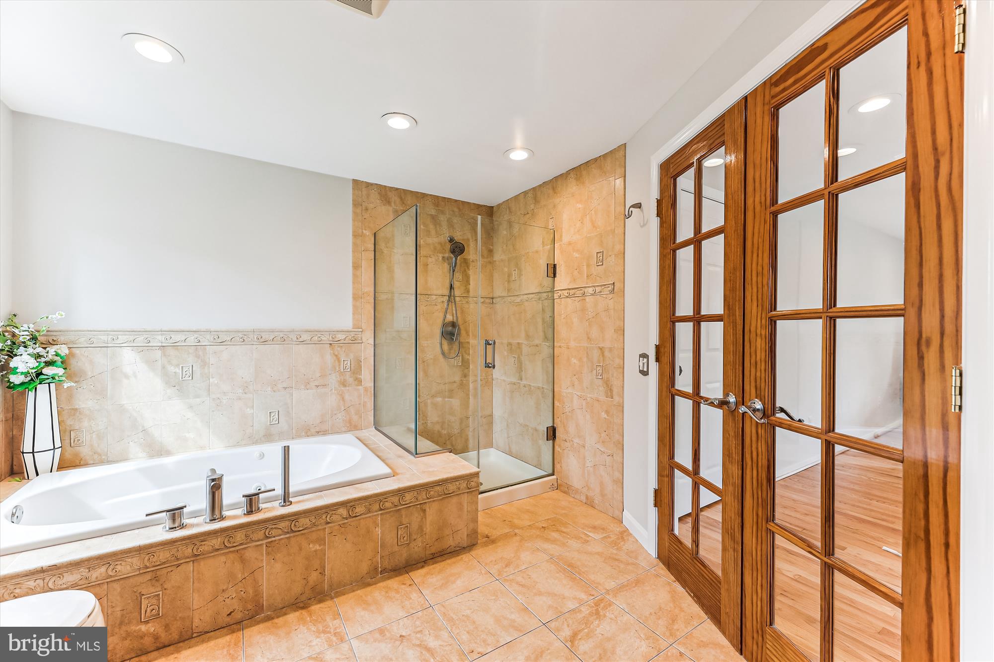 8500 Fox Run Potomac, MD 20854 - Photo 35 of 61 Primary Bathroom