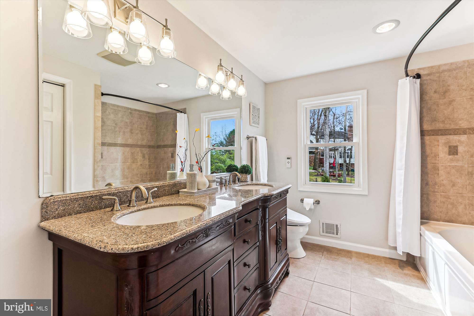 8500 Fox Run Potomac, MD 20854 - Photo 36 of 61 Bathroom 2