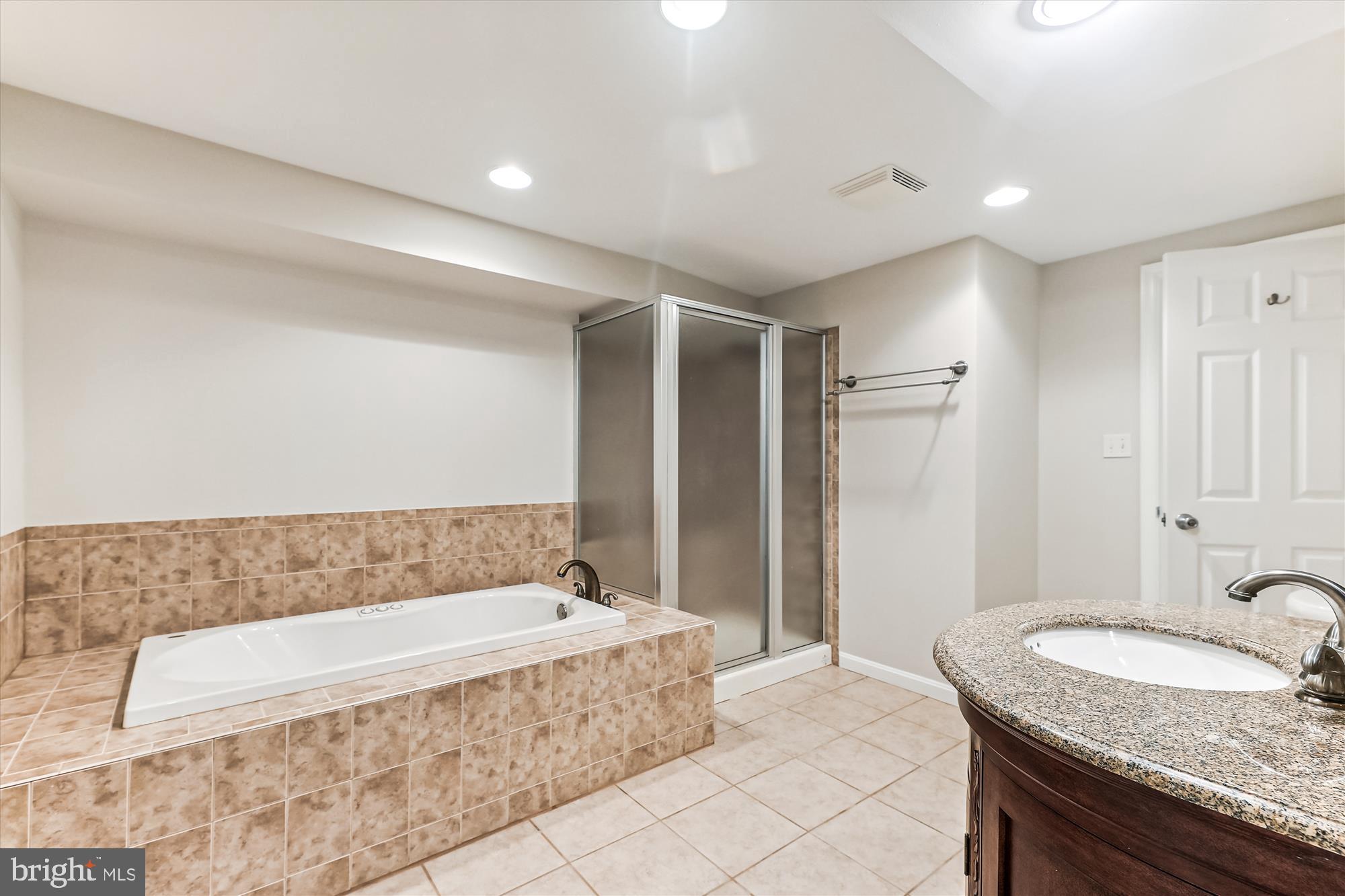 8500 Fox Run Potomac, MD 20854 - Photo 38 of 61 Bathroom 2