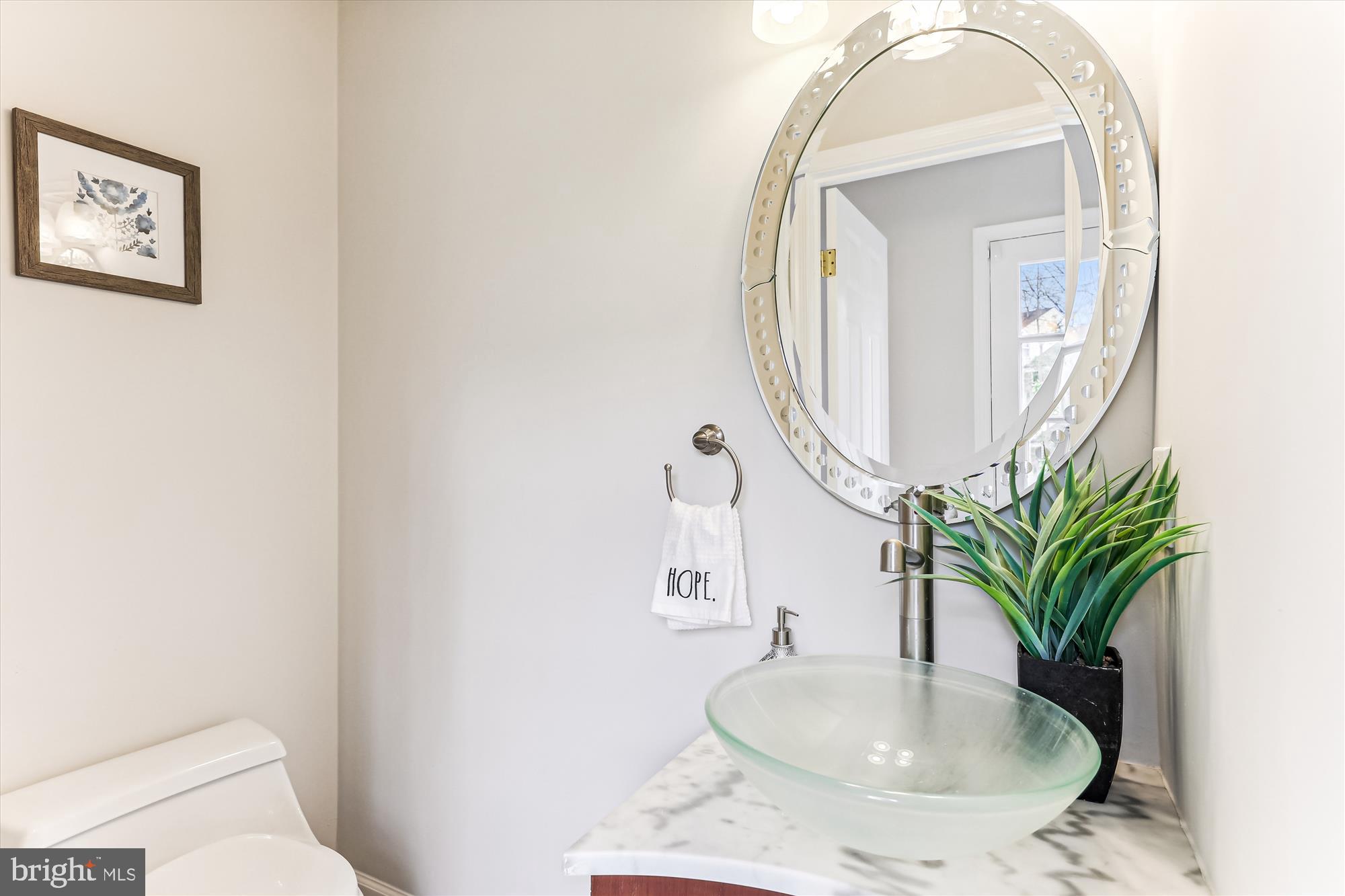 8500 Fox Run Potomac, MD 20854 - Photo 40 of 61 Main level Powder Room