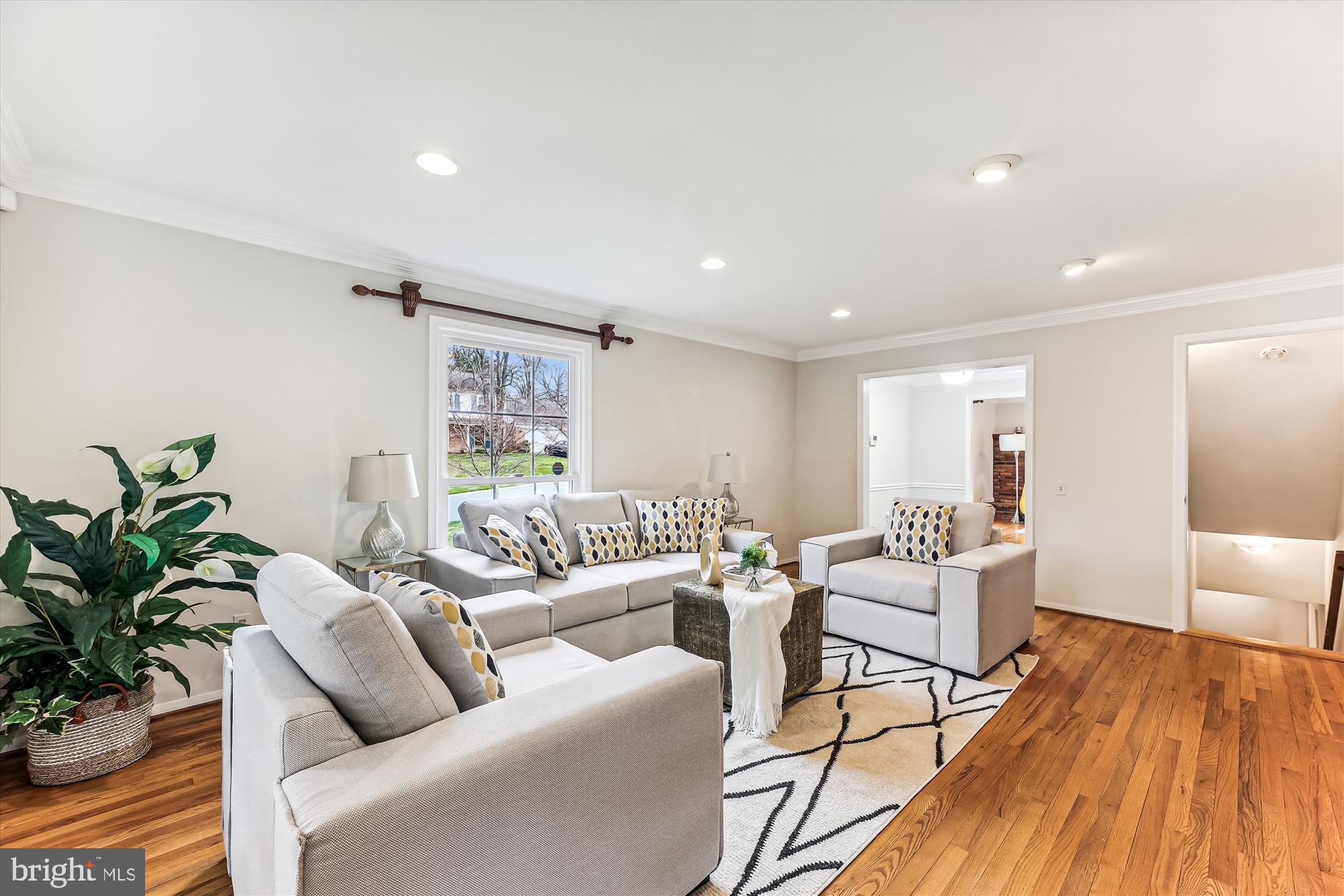 8500 Fox Run Potomac, MD 20854 - Photo 4 of 61 Living Room