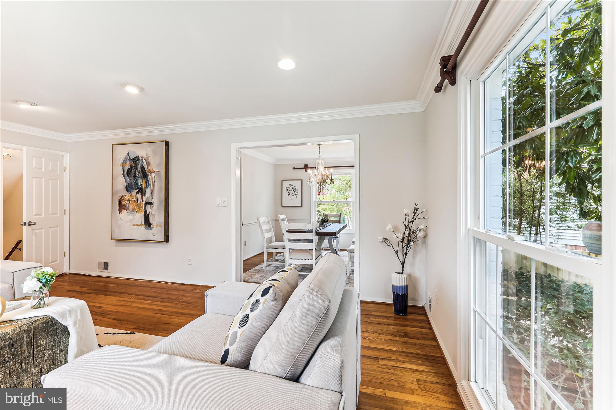 8500 Fox Run Potomac, MD 20854 - Photo 5 of 61 Living Room