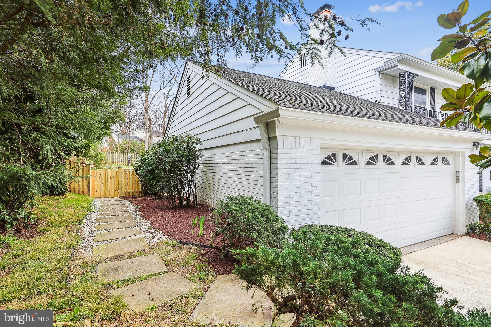 8500 Fox Run Potomac, MD 20854 - Photo 57 of 61 Side Yard