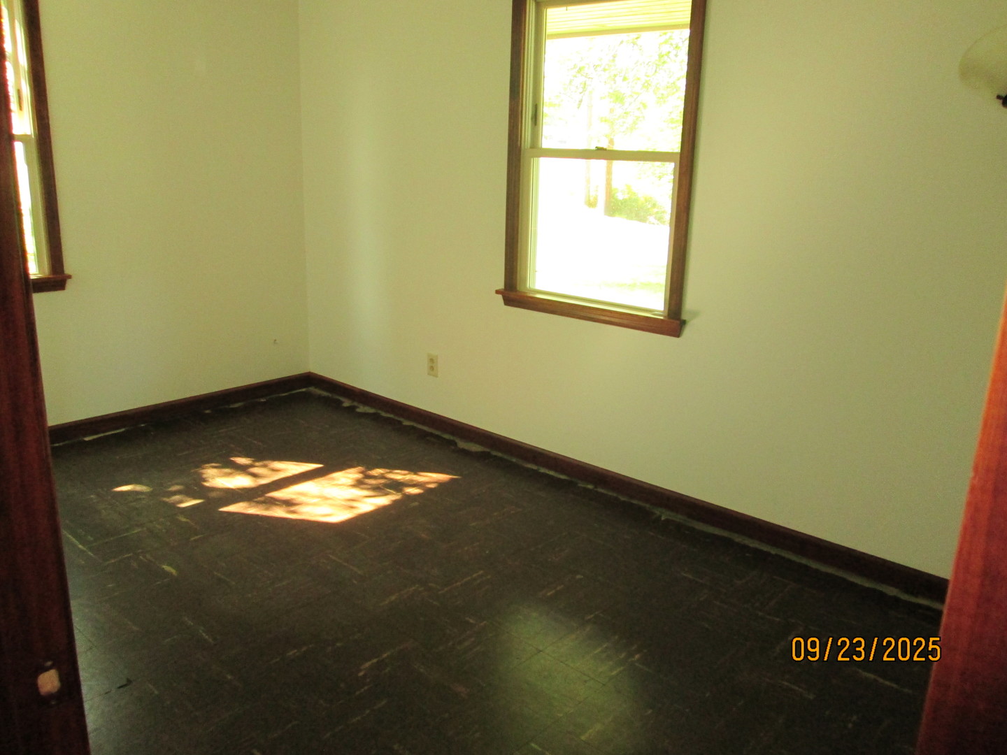 1806 Dallas Place Joliet, IL 60433 - Photo 10 of 13 a view of empty room with window