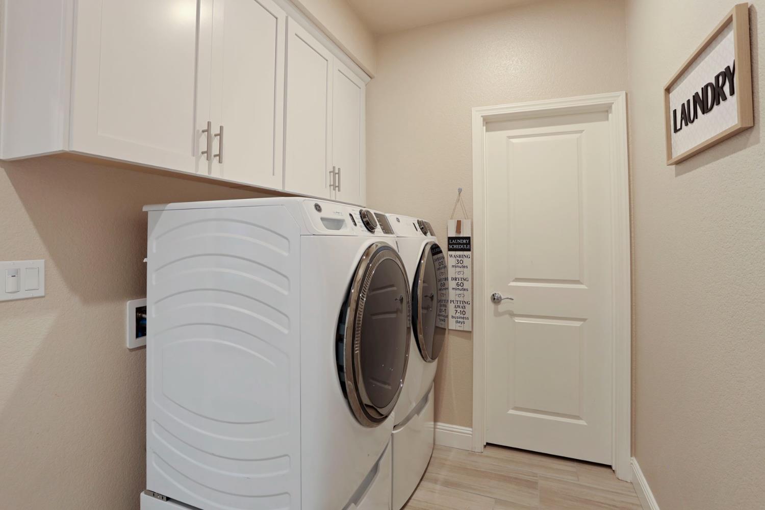 2905 Zinnia Way Lodi, CA 95242 - Photo 19 of 47 a utility room with dryer and washer