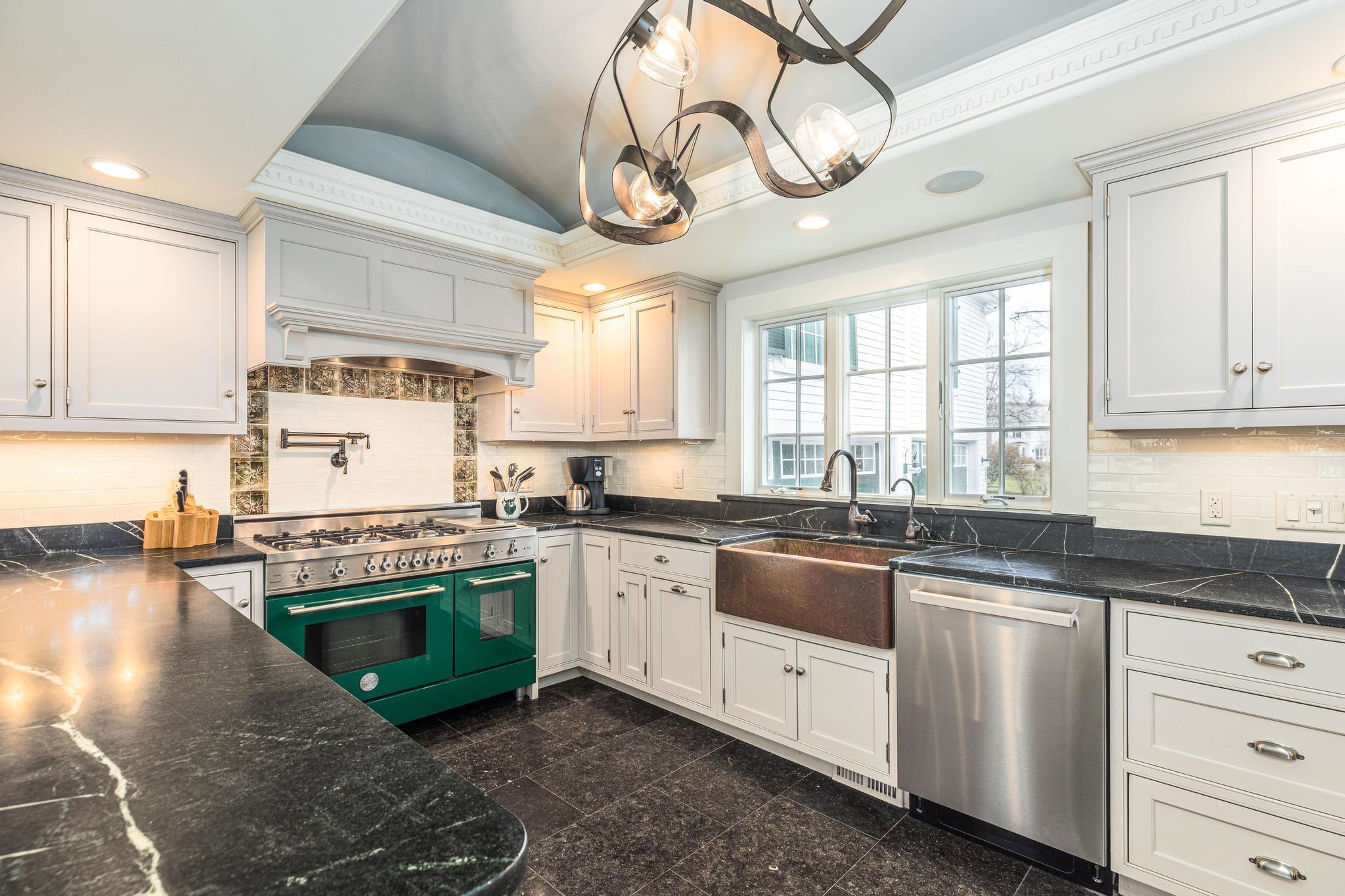 69 Court Street Exeter, NH 03833 - Photo 5 of 46