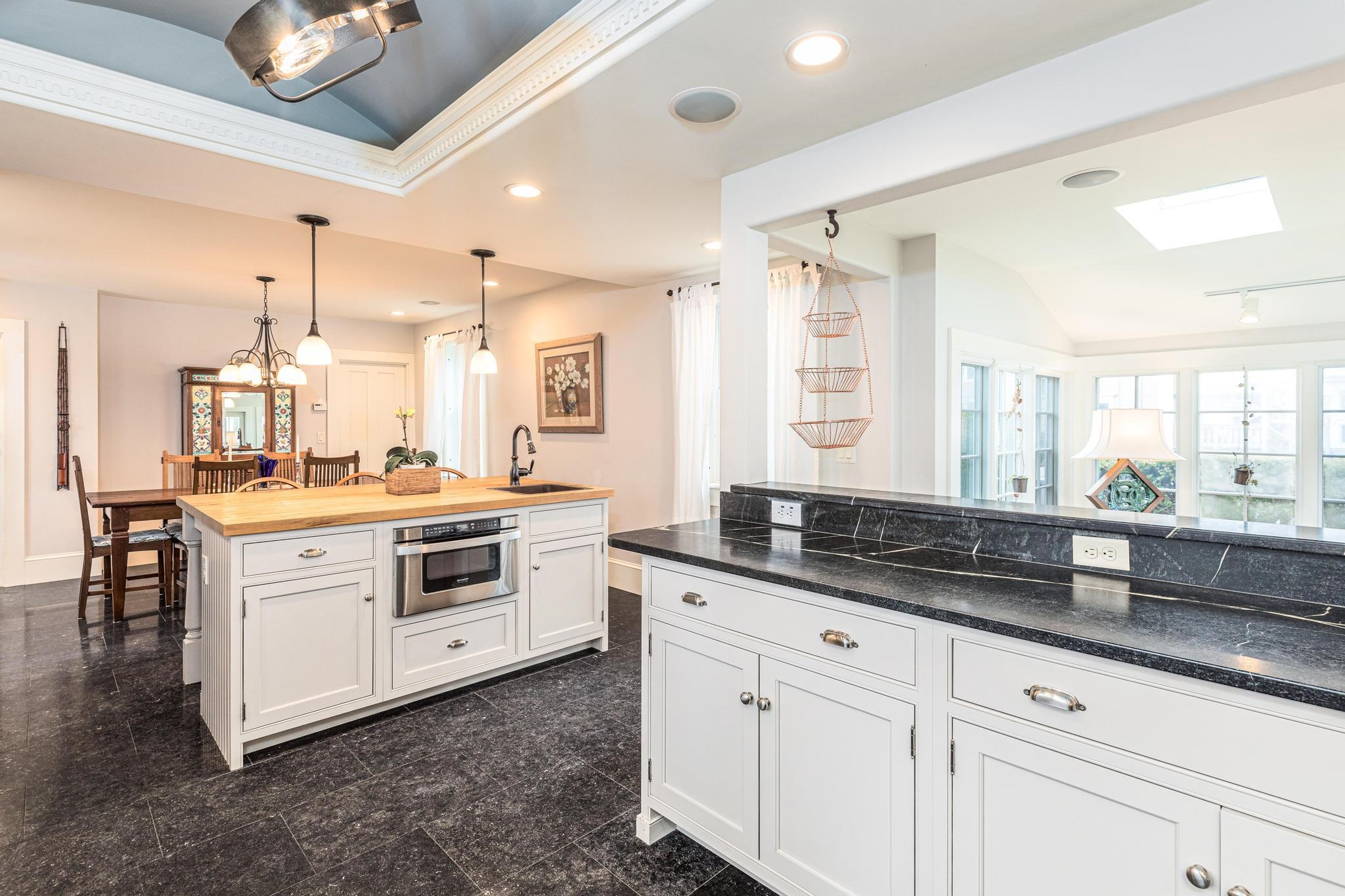 69 Court Street Exeter, NH 03833 - Photo 7 of 46