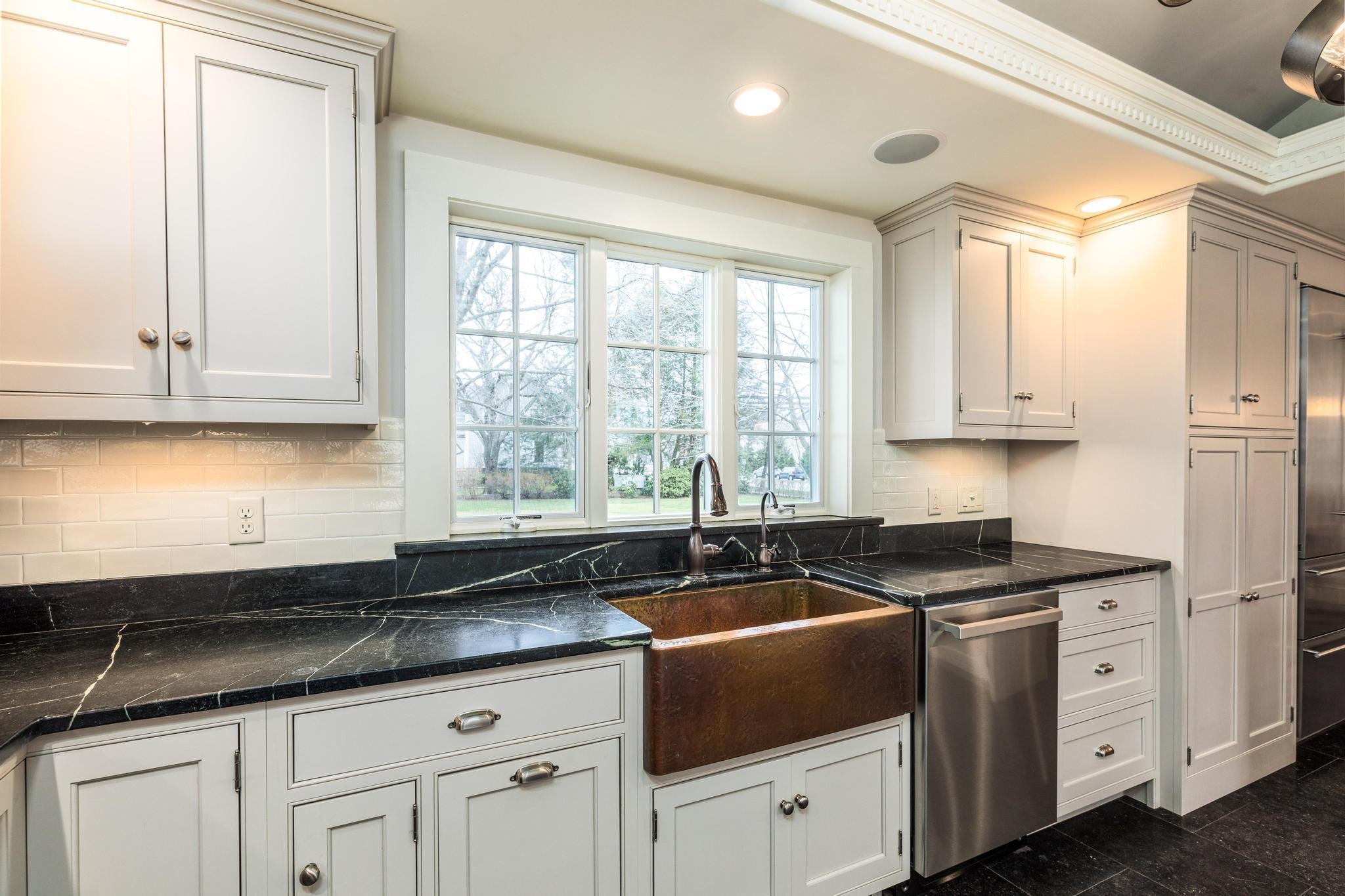 69 Court Street Exeter, NH 03833 - Photo 8 of 46