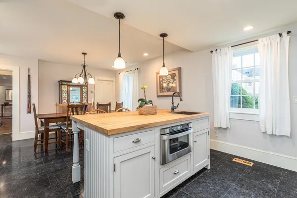 $7,500 | 69 Court Street, Exeter, NH 03833