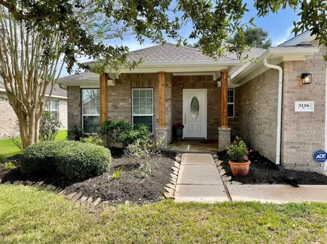 $2,750 | 3116 Creek Bank Lane, Pearland, TX 77581