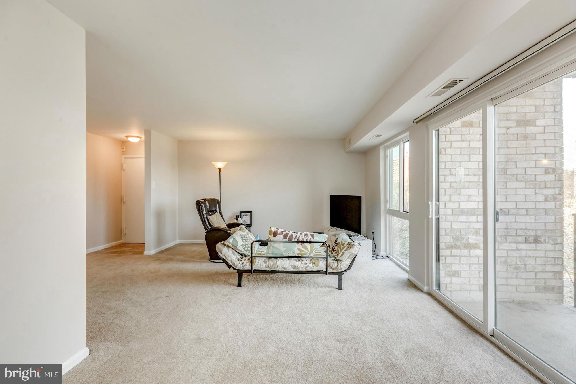 6147 Edsall Road, Unit J Alexandria, VA 22304 - Photo 3 of 20 Living Room