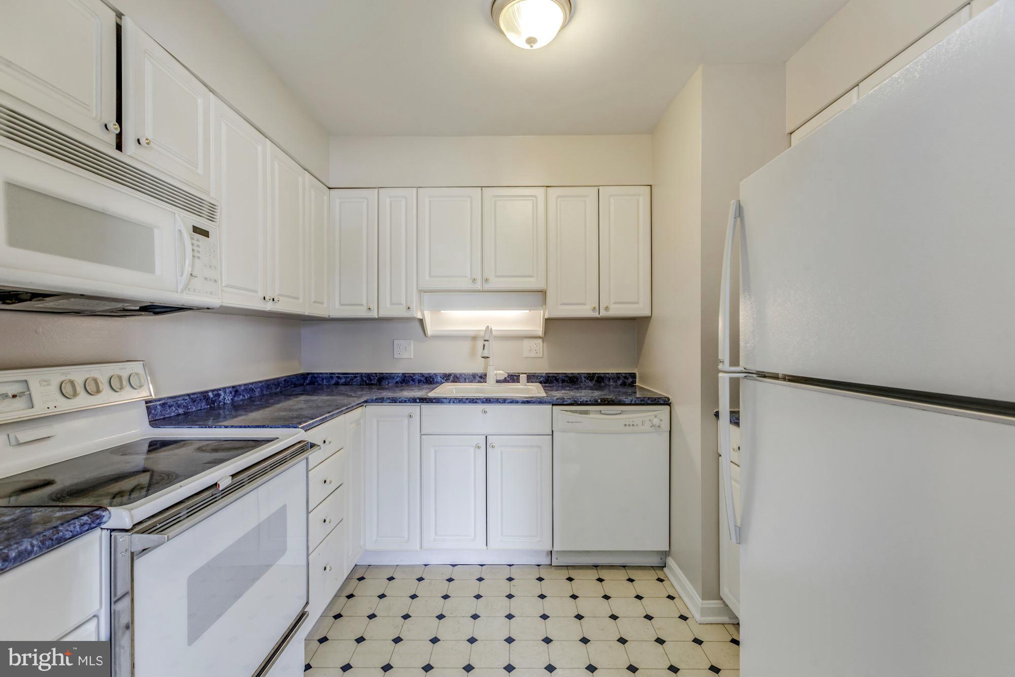 6147 Edsall Road, Unit J Alexandria, VA 22304 - Photo 4 of 20 Kitchen
