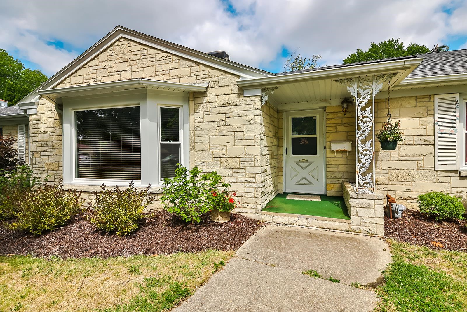 2512 Guilford Road Rockford, IL 61107 - Photo 2 of 29 Gallery Image 2