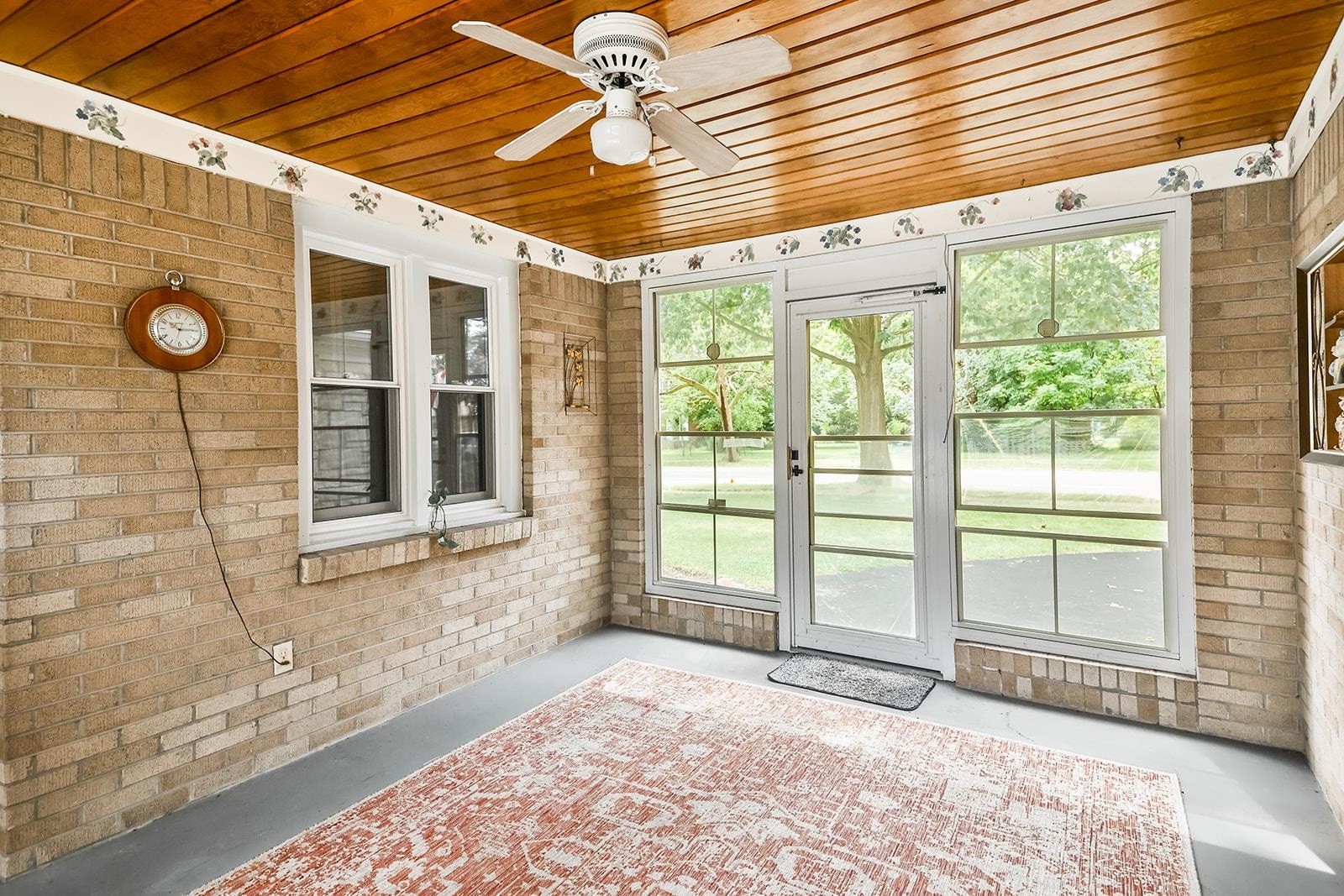 2512 Guilford Road Rockford, IL 61107 - Photo 3 of 29 Gallery Image 3