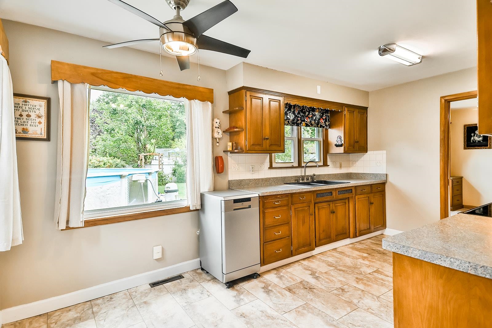 2512 Guilford Road Rockford, IL 61107 - Photo 4 of 29 Gallery Image 4