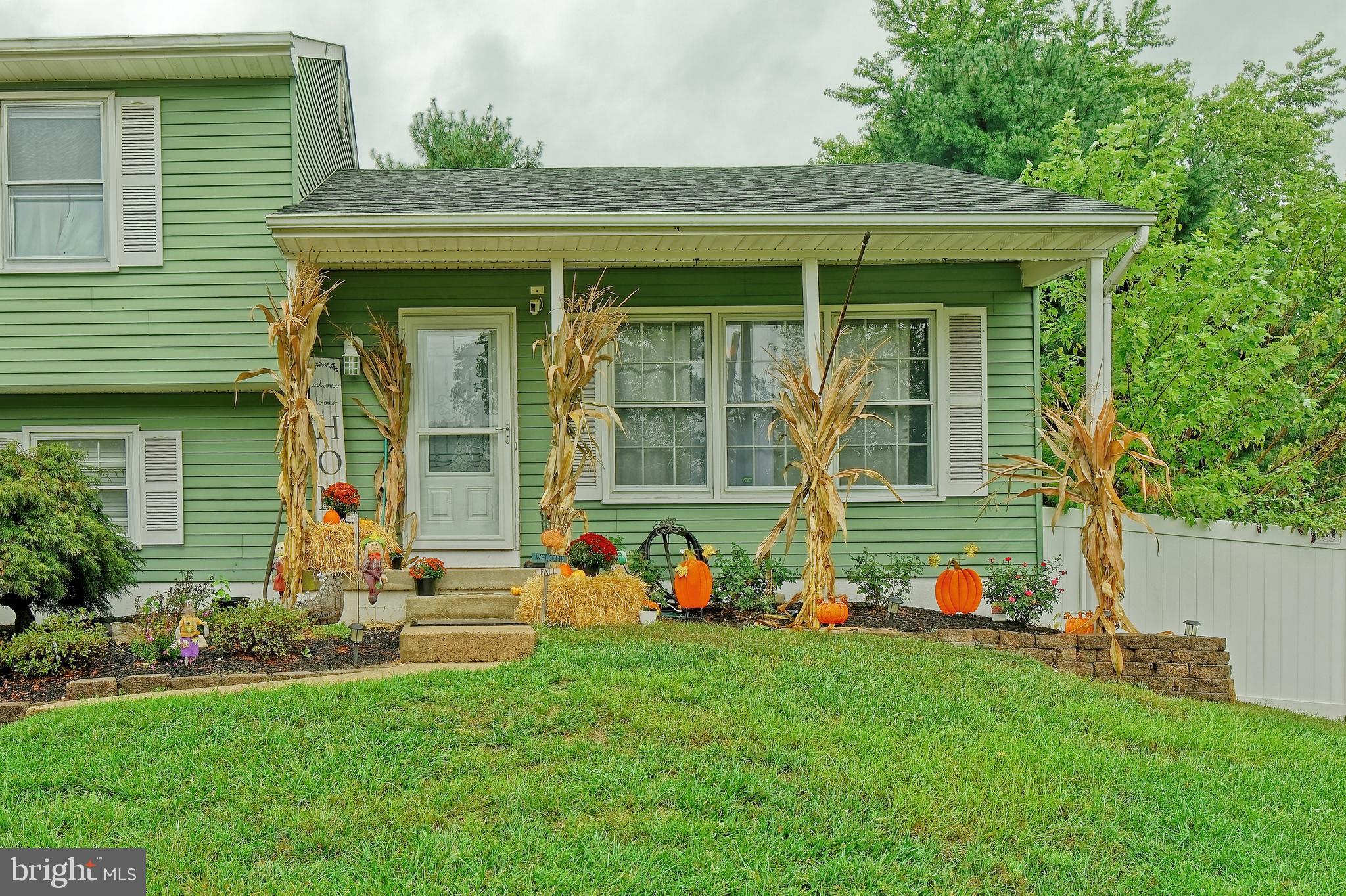 104 Hampton Court Sicklerville, NJ 08081 - Photo 2 of 26 Front of home!