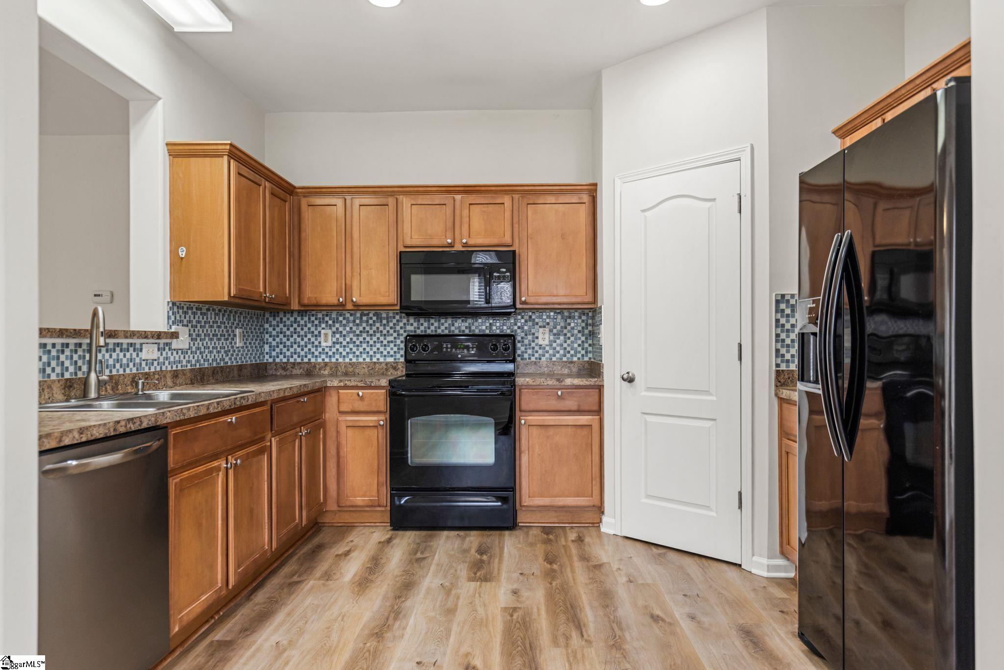 704 Center Road Taylors, SC 29687 - Photo 13 of 36