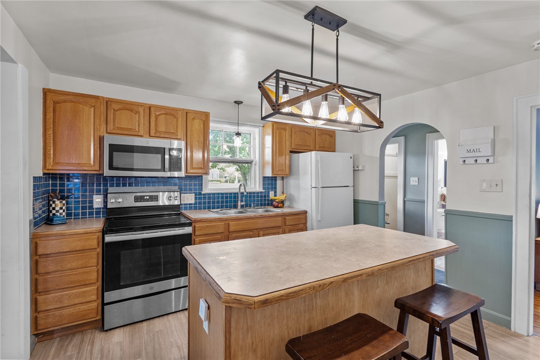 1223 Cumberland Hill Road Woonsocket, RI 02895 - Photo 11 of 38