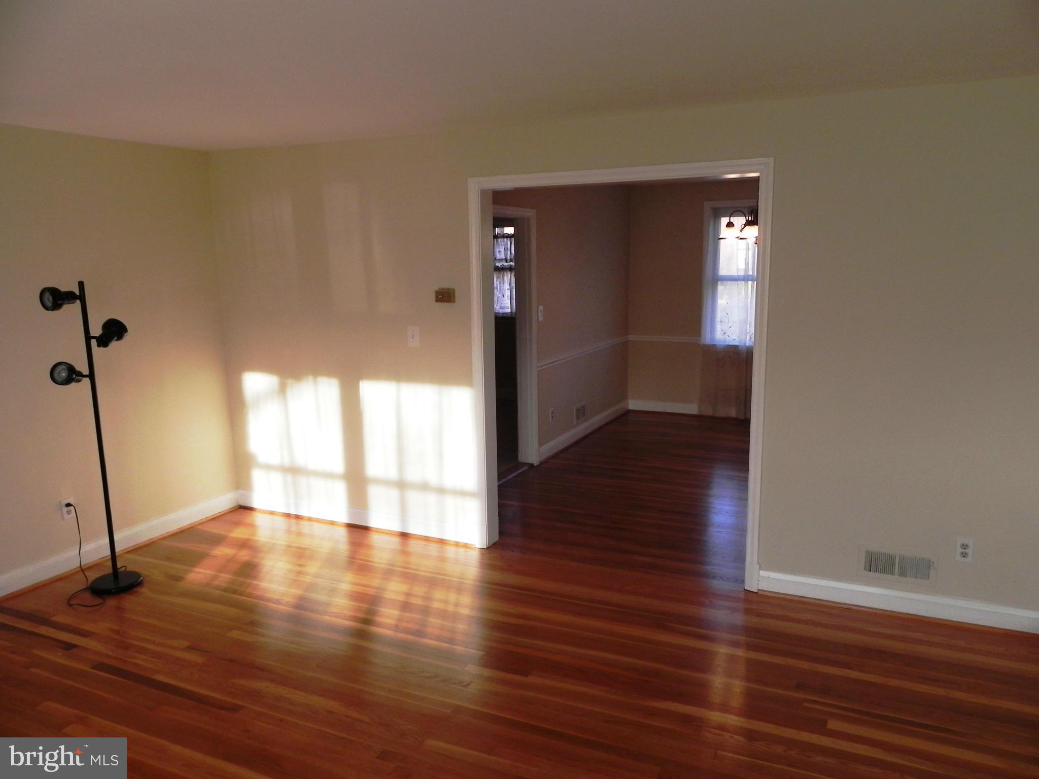 5505 Sagra Road Baltimore, MD 21239 - Photo 4 of 14 Living Room