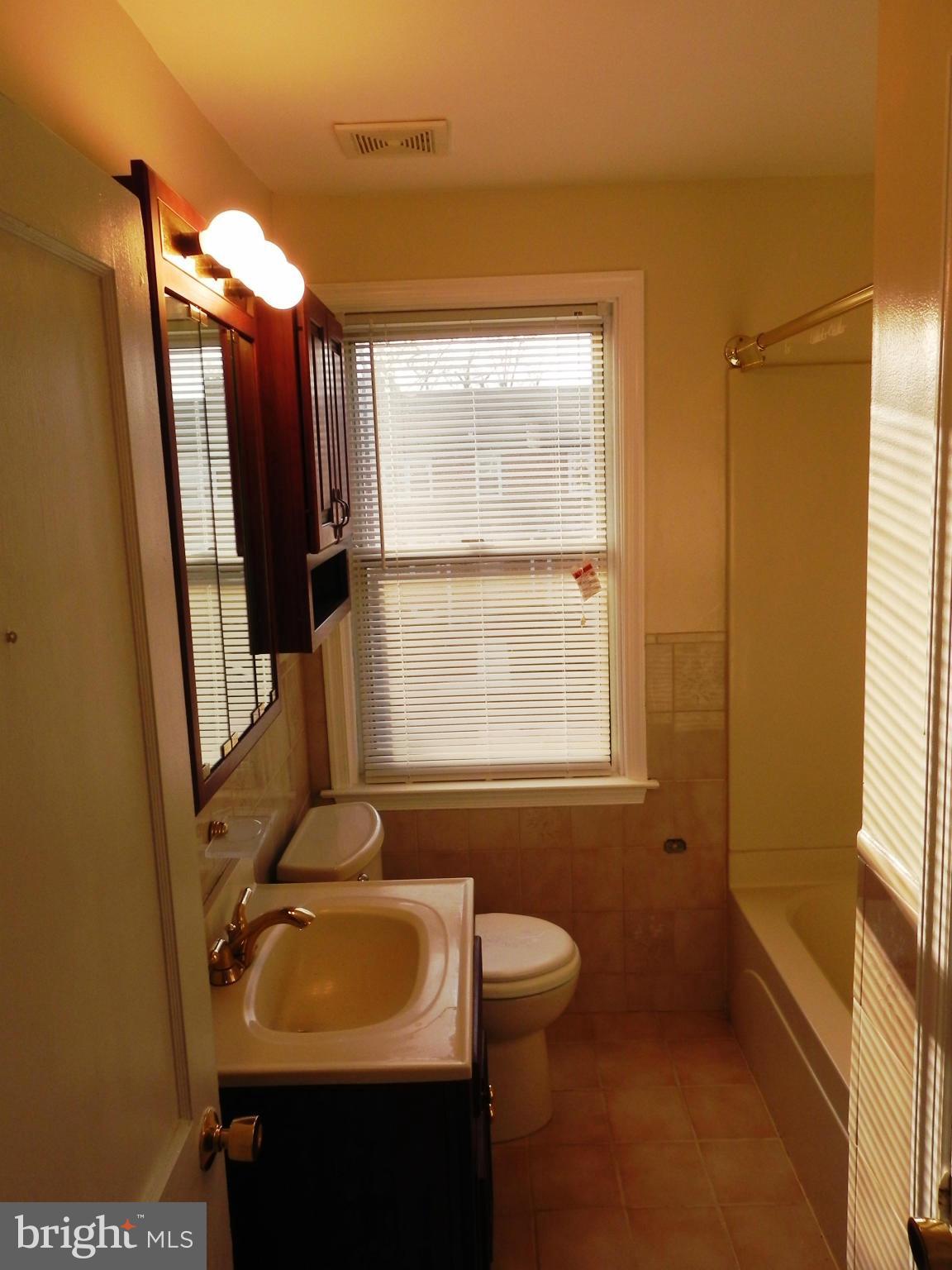5505 Sagra Road Baltimore, MD 21239 - Photo 10 of 14 Bath