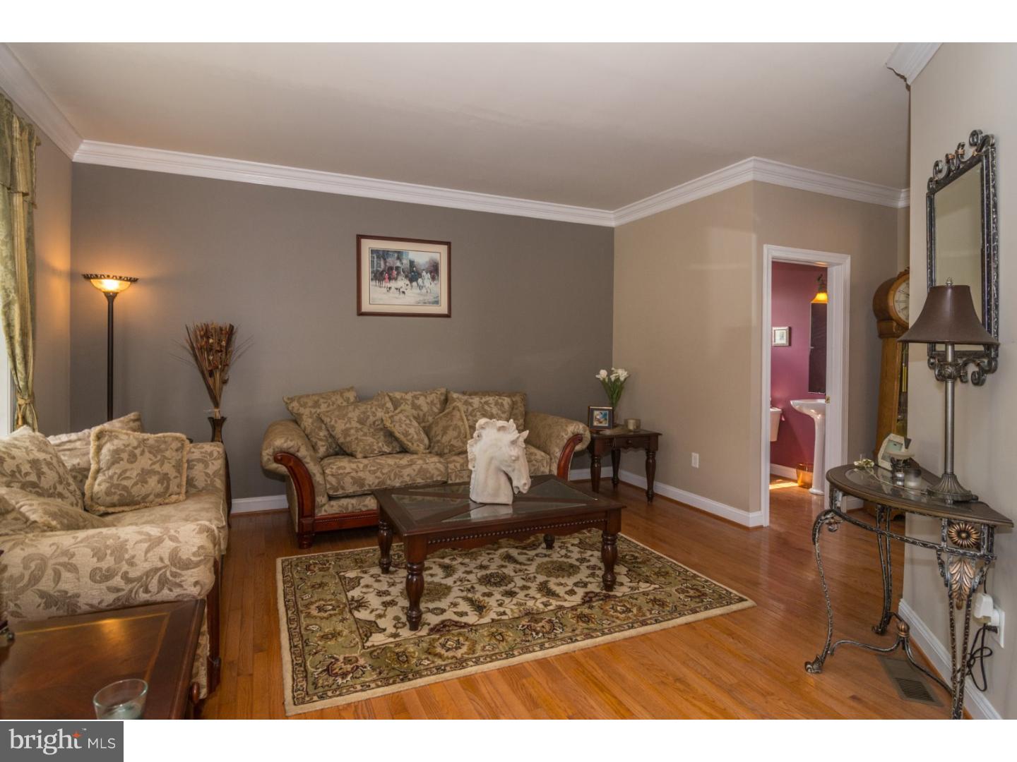 1996 Knight Road Green Lane, PA 18054 - Photo 4 of 24 Living Room