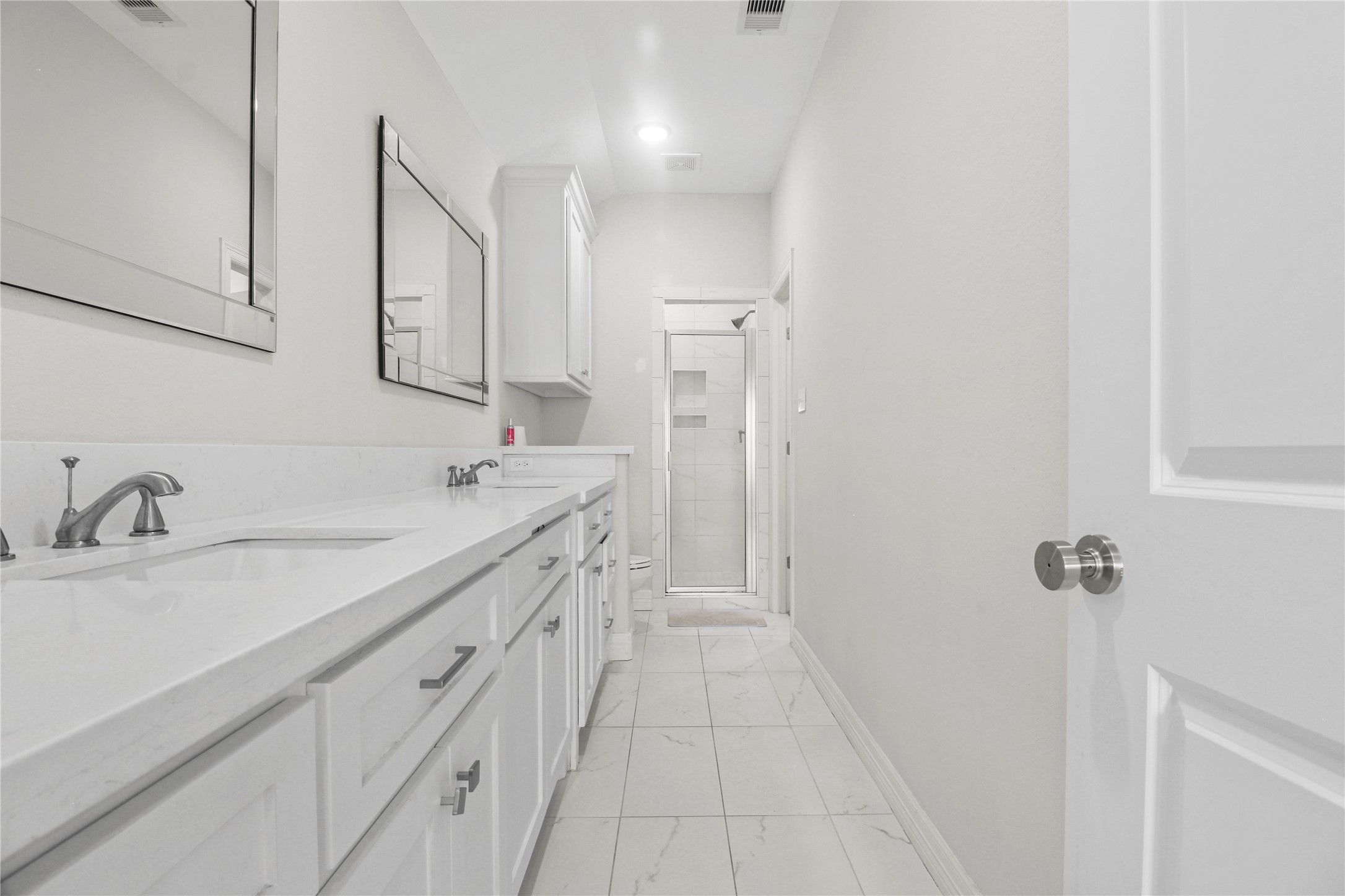 1208 East Henderson Road Angleton, TX 77515 - Photo 13 of 29 a bathroom with a sink and a mirror