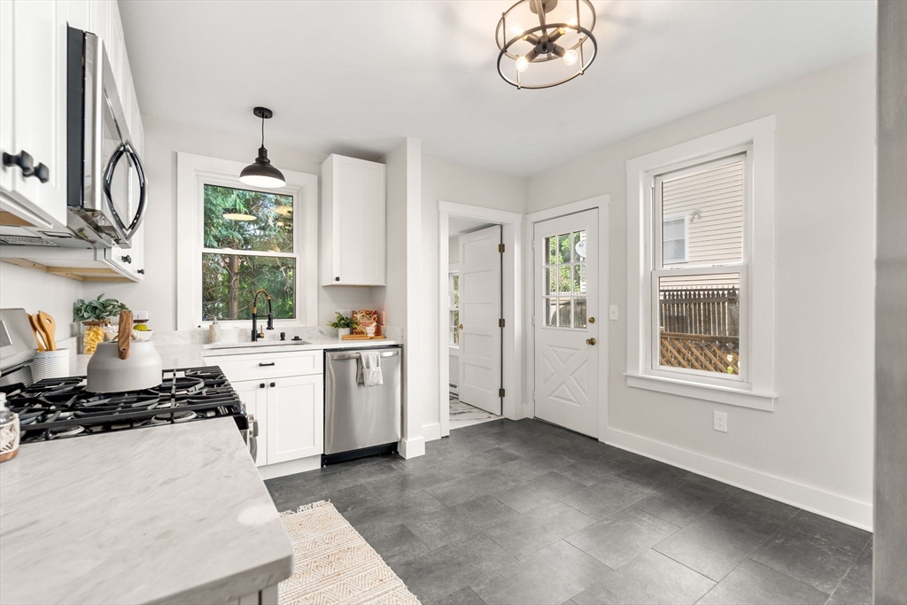 47 Elliott Street Beverly, MA 01915 - Photo 9 of 39