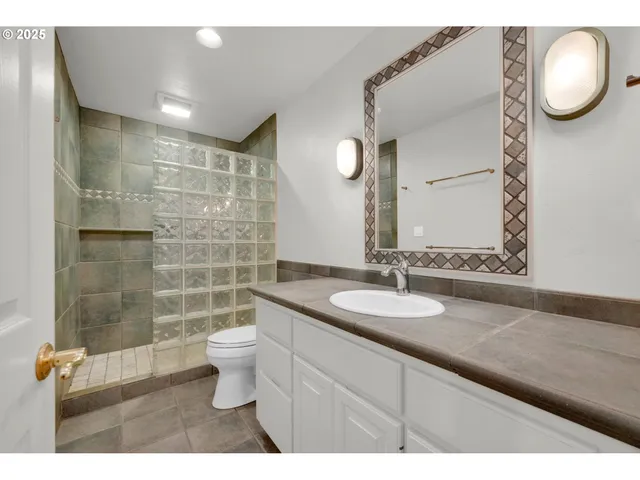 $1,290,000 | 410 Spyglass Drive, Eugene, OR 97401