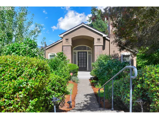 $1,290,000 | 410 Spyglass Drive, Eugene, OR 97401