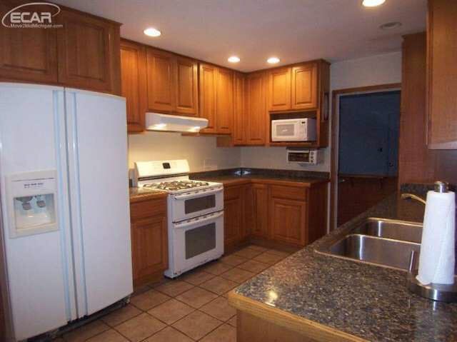 14252 North Bray Road Clio, MI 48420 - Photo 5 of 21 20447568-4.JPG