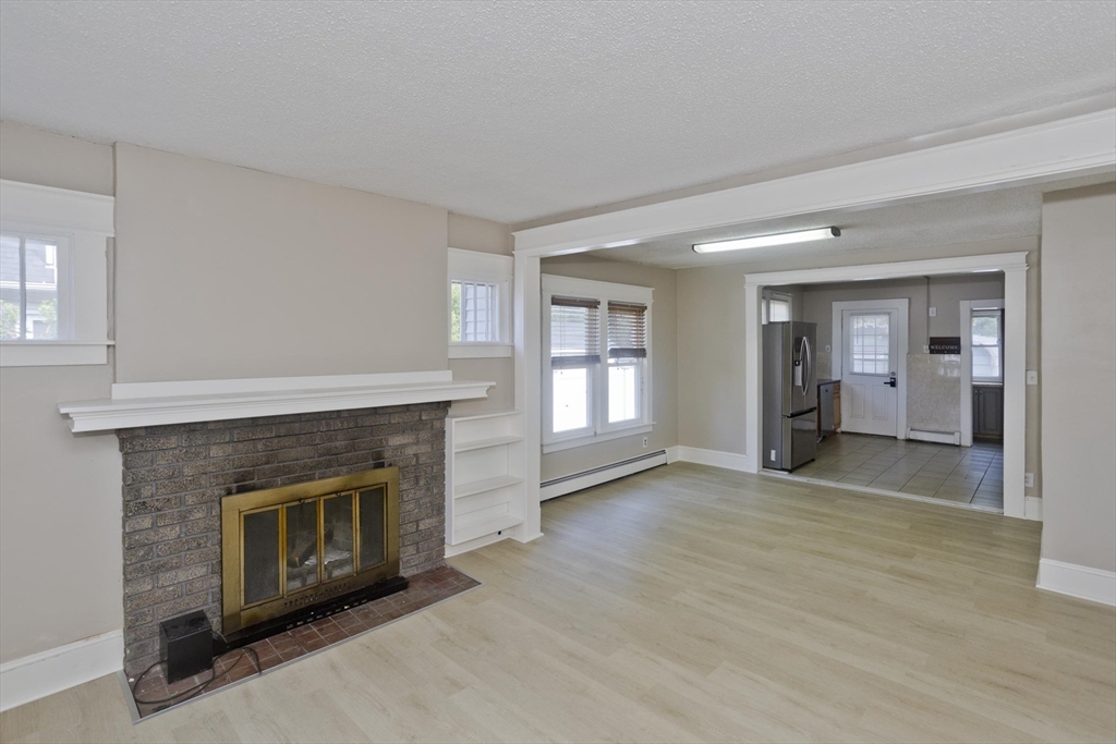 121 Dorset Street Springfield, MA 01108 - Photo 2 of 40