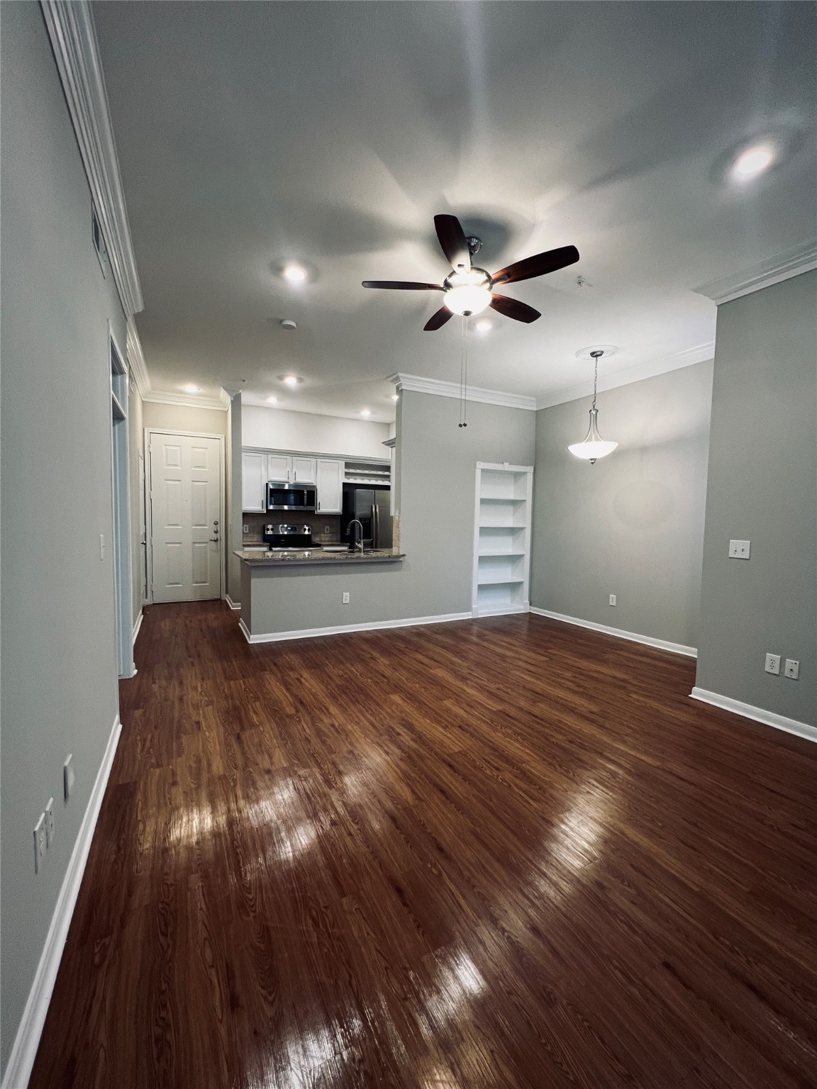 5353 Memorial Drive, Unit 1004 Houston, TX 77007 - Photo 4 of 19 Room for dining table.