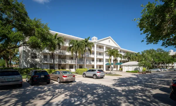 $275,000 | 6097 Balboa Circle, Unit 202, Boca Raton, FL 33433