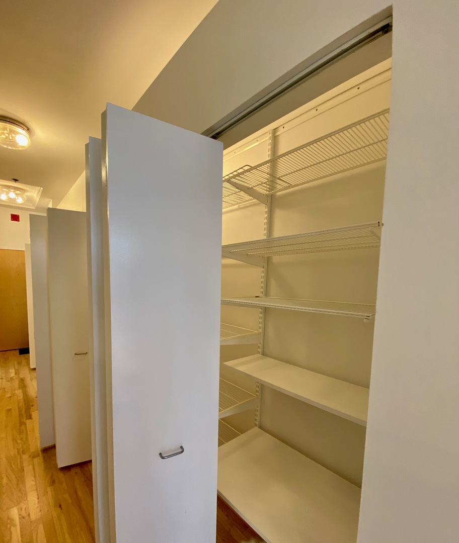 212 West Washington Street, Unit 910 Chicago, IL 60606 - Photo 19 of 24