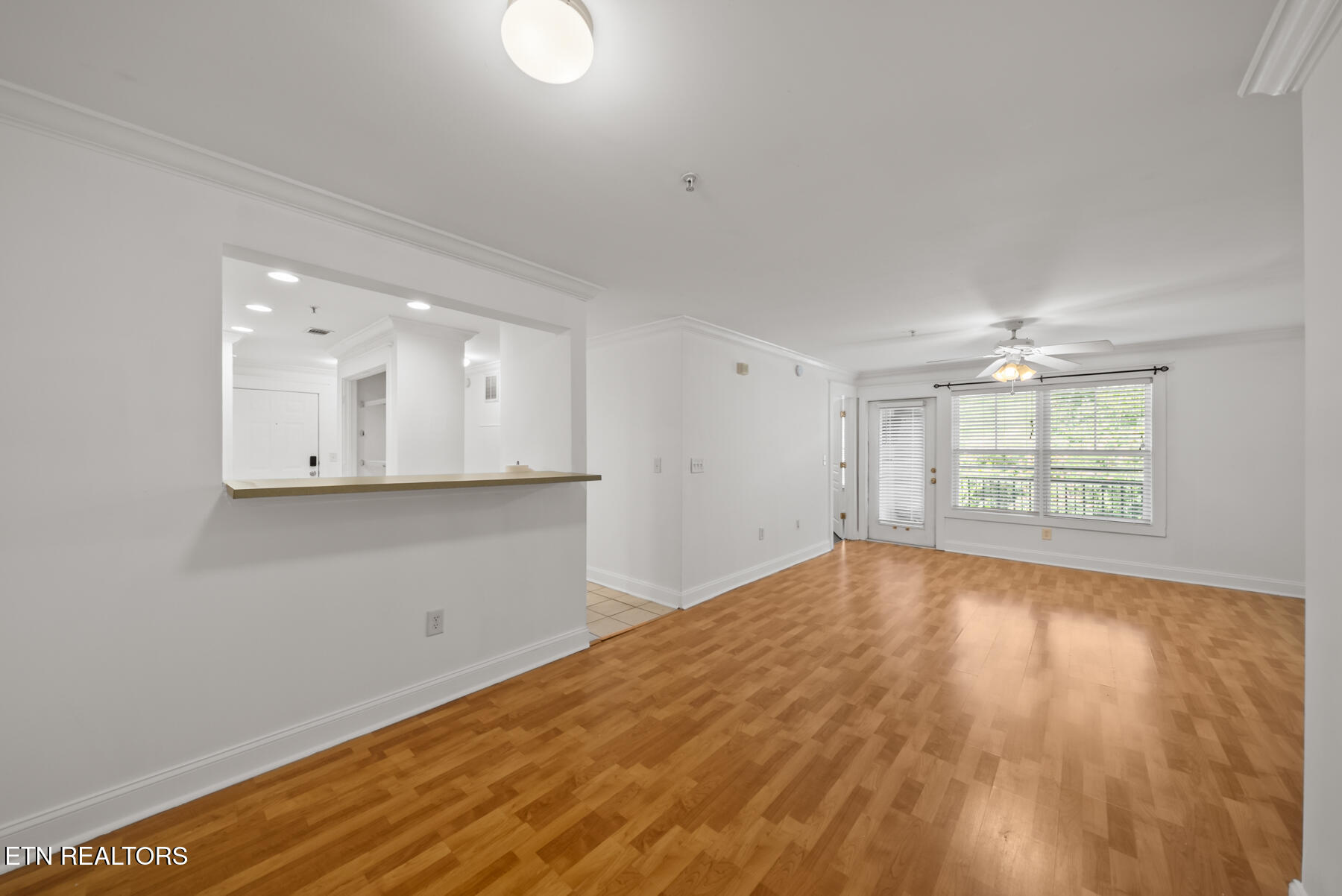 3720 Spruce Ridge Way, Unit 2222 Knoxville, TN 37920 - Photo 11 of 35 Living room