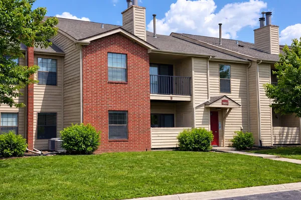 $2,300 | 1955 North Hicks Road, Unit 105, Palatine, IL 60074