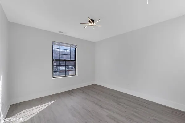 $2,275 | 1955 North Hicks Road, Unit 105, Palatine, IL 60074