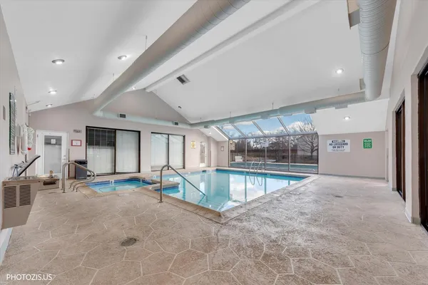 $2,275 | 1955 North Hicks Road, Unit 105, Palatine, IL 60074