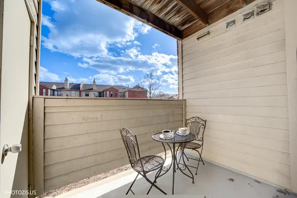 $2,275 | 1955 North Hicks Road, Unit 105, Palatine, IL 60074