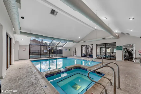 $2,275 | 1955 North Hicks Road, Unit 105, Palatine, IL 60074