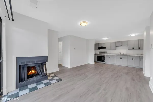 $2,300 | 1955 North Hicks Road, Unit 105, Palatine, IL 60074