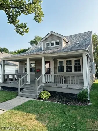 $207,000 | 2202 Hollywood Avenue, Grosse Pointe Woods, MI 48236