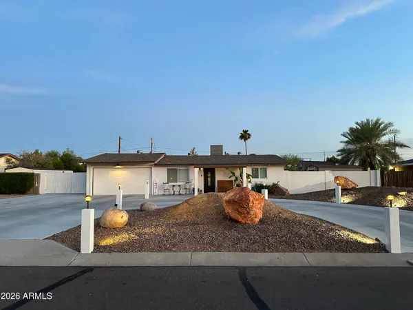 $2,500 | 3215 East Sunnyside Lane, Phoenix, AZ 85032