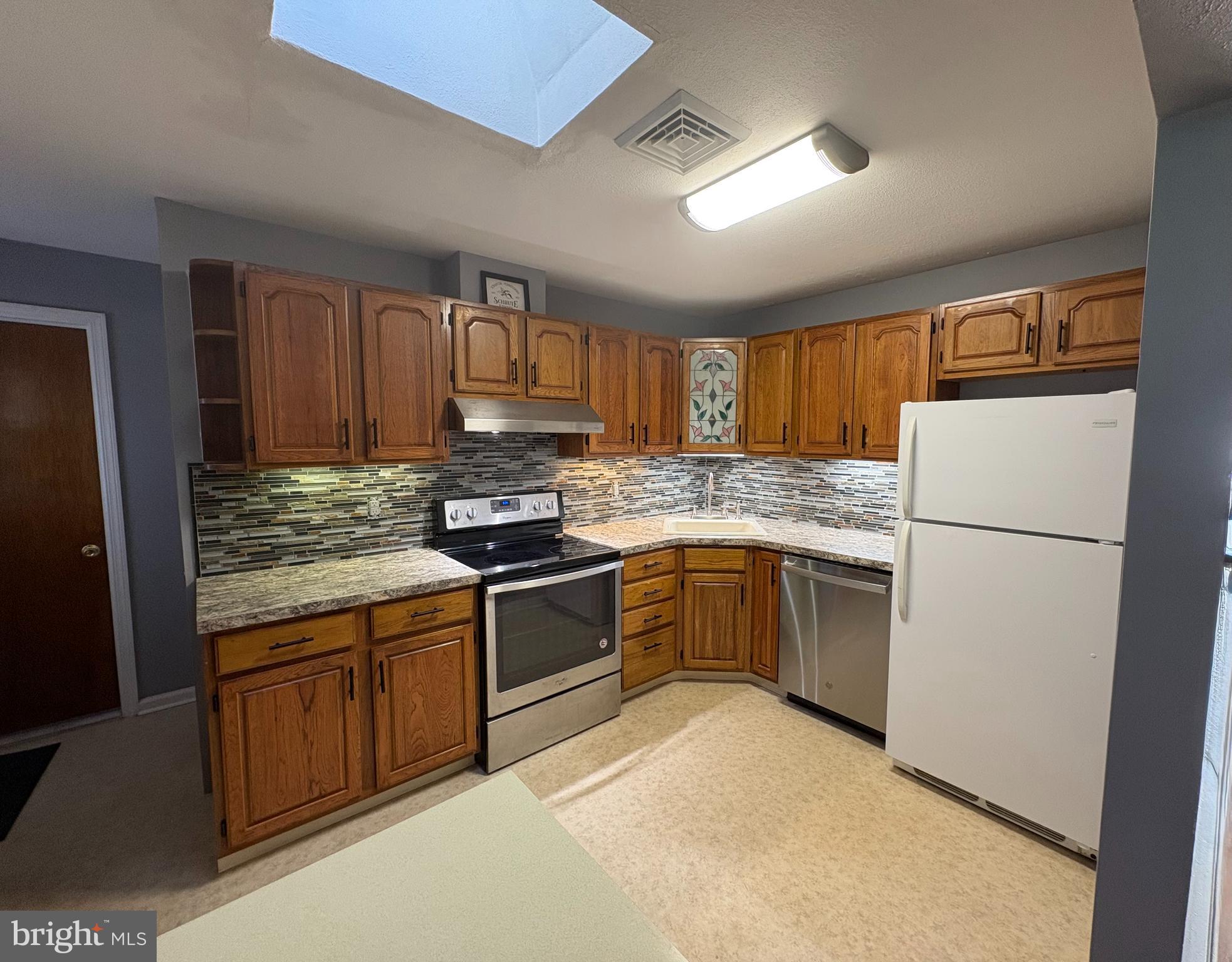 605 Union Mill Road Mount Laurel, NJ 08054 - Photo 4 of 13 a kitchen with a refrigerator stove top oven a sink and dishwasher
