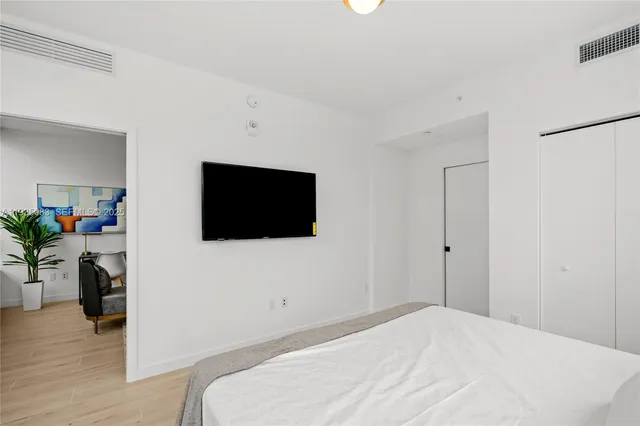 $5,800 | 225 North Miami Avenue, Unit 2012, Miami, FL 33128