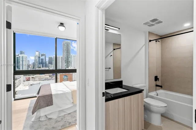 $5,800 | 225 North Miami Avenue, Unit 2012, Miami, FL 33128