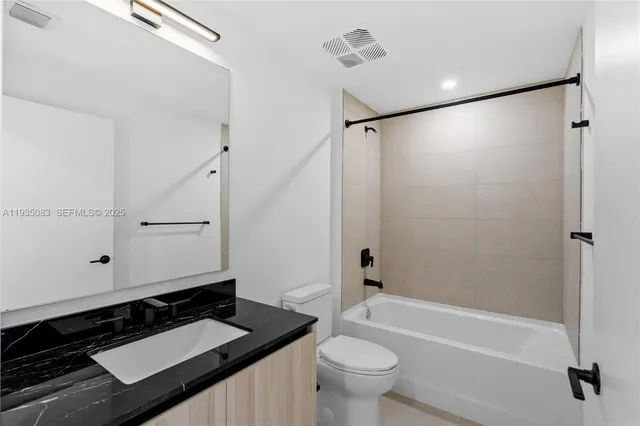 $5,800 | 225 North Miami Avenue, Unit 2012, Miami, FL 33128