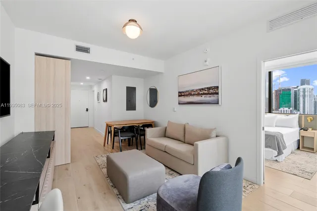 $5,800 | 225 North Miami Avenue, Unit 2012, Miami, FL 33128