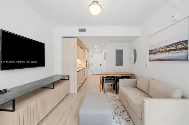 $5,800 | 225 North Miami Avenue, Unit 2012, Miami, FL 33128